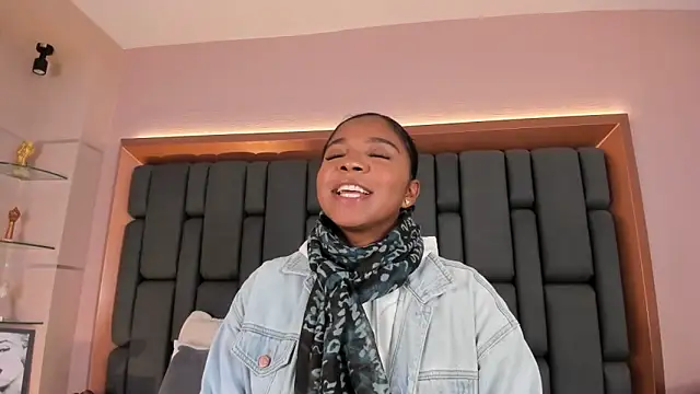 LisaMendez online show from 5, 10, 2025