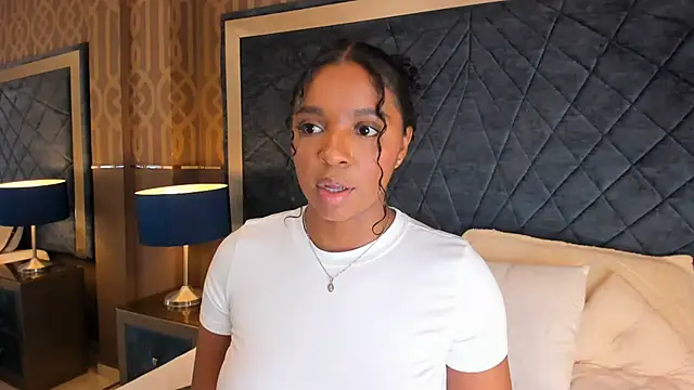 Snapshot of LisaMendez chatting on 17, 7, 2026 LisaMendez online show from 17, 7, 2026