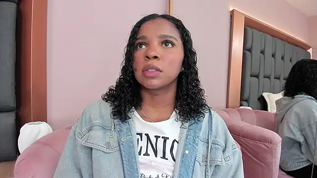 LisaMendez online show from 11, 11, 2025