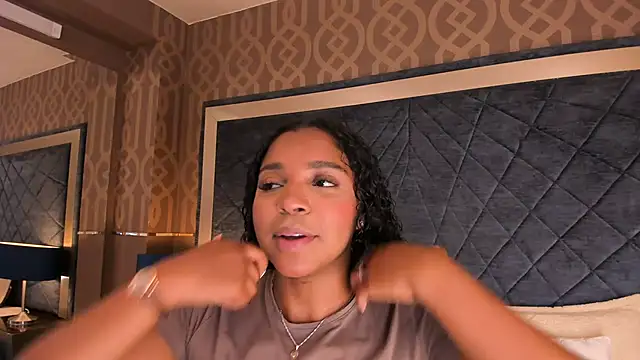 Snapshot of LisaMendez chatting on 2, 7, 2026 LisaMendez online show from 2, 7, 2026