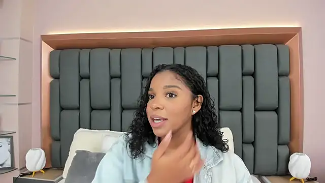 LisaMendez online show from 30, 10, 2025