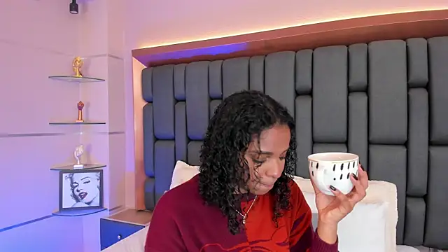 LisaMendez online show from 9, 10, 2025