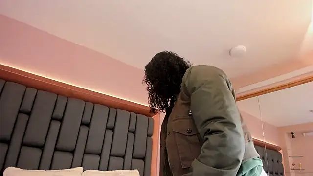 LisaMendez online show from 24, 9, 2025