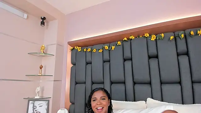 LisaMendez online show from 23, 11, 2025