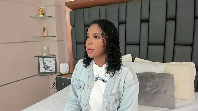 LisaMendez online show from 23, 10, 2025