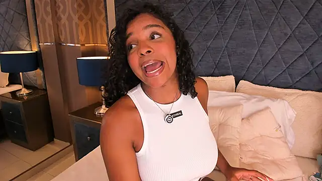 Snapshot of LisaMendez chatting on 2, 7, 2026 LisaMendez online show from 2, 7, 2026