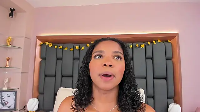 LisaMendez online show from 20, 11, 2025