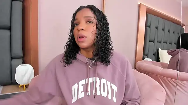 LisaMendez online show from 6, 11, 2025