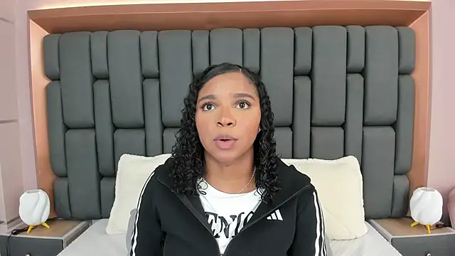 LisaMendez online show from 31, 10, 2025