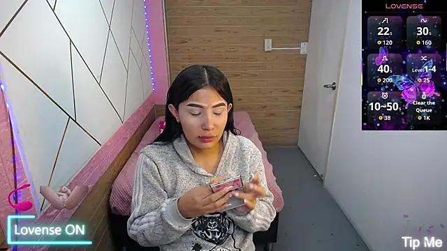 isabella rossee online show from 5, 11, 2025