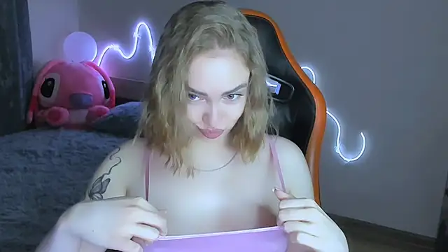 Snapshot of LaraKrein_lk chatting on 13, 2, 2026 LaraKrein lk online show from 13, 2, 2026