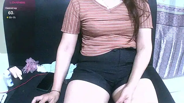 Snapshot of Owe_chan chatting on 22, 5, 2026 Owe chan online show from 22, 5, 2026