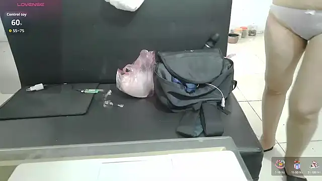 Owe chan online show from 3, 10, 2025