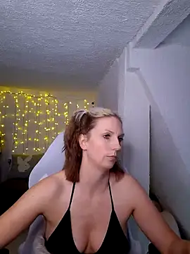 SexyJulia21 online show from 27, 2, 2025