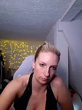 SexyJulia21 online show from 25, 2, 2025