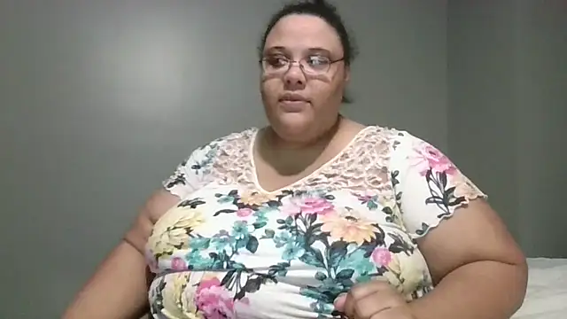 SexyBBW10790 online show from 5, 4, 2026