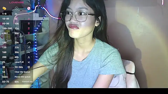 Snapshot of skinny_gracie chatting on 16, 12, 2025 skinny gracie online show from 16, 12, 2025