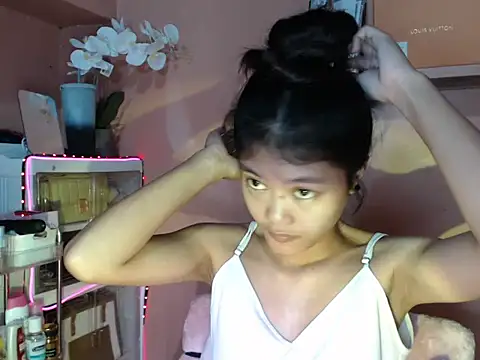 Snapshot of skinny_gracie chatting on 19, 10, 2025 skinny gracie online show from 19, 10, 2025