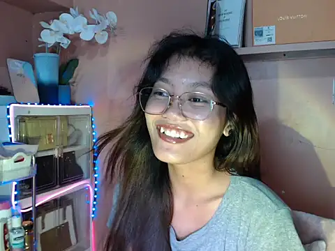 Snapshot of skinny_gracie chatting on 19, 10, 2025 skinny gracie online show from 19, 10, 2025