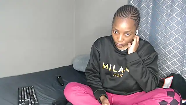 Snapshot of SlenderCharm98 chatting on 19, 11, 2025 SlenderCharm98 online show from 19, 11, 2025