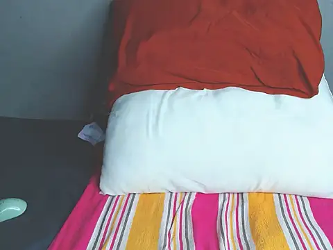 Snapshot of SlenderCharm98 chatting on 30, 10, 2025 SlenderCharm98 online show from 30, 10, 2025