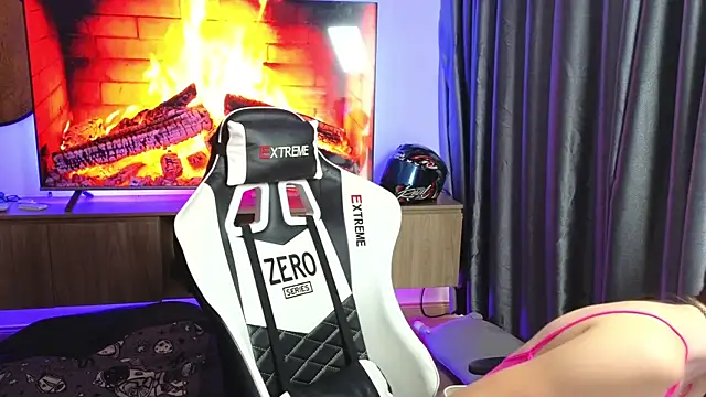 Snapshot of laxyflaxyy chatting on 12, 11, 2025 laxyflaxyy online show from 12, 11, 2025