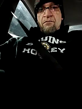 ShawnandDani7074 online show from 2, 2, 2026