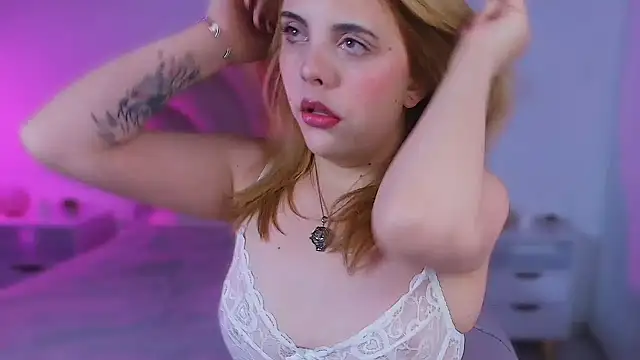 Snapshot of MiaColucci18 chatting on 16, 2, 2026 MiaColucci18 online show from 16, 2, 2026