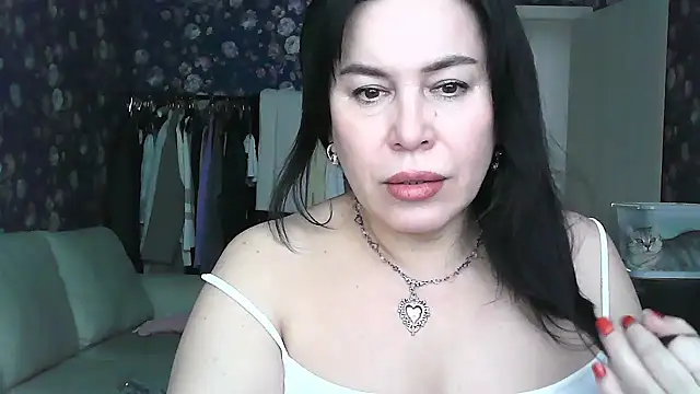 Snapshot of Monica-Mia chatting on 5, 2, 2026 Monica-Mia online show from 5, 2, 2026