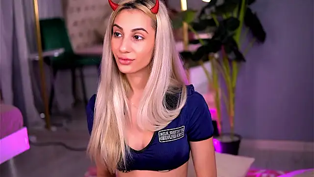 Snapshot of AwaLynch chatting on 2, 2, 2026 AwaLynch online show from 2, 2, 2026