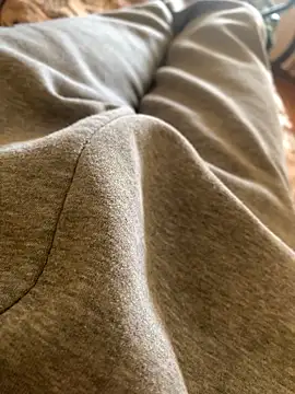 MuzzyFacing online show from 8, 4, 2026