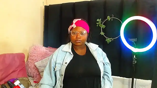 AmazingDarkDoll online show from 18, 10, 2025