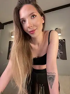 Snapshot of LINA_ALL_EYES_ON_YOU chatting on 4, 3, 2026 LINA ALL EYES ON YOU online show from 4, 3, 2026