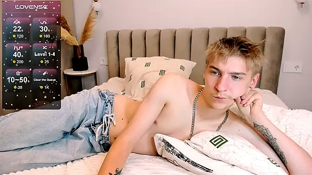 Snapshot of MrSexyCum4U chatting on 7, 10, 2025 MrSexyCum4U online show from 7, 10, 2025