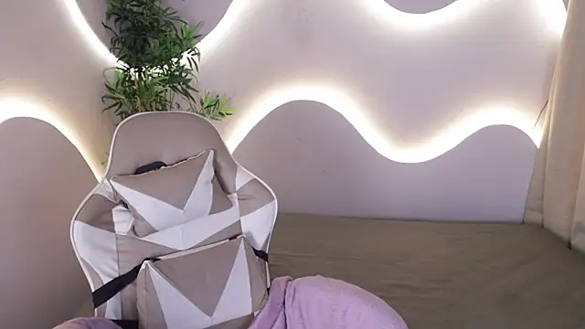 Emma and Issac online show from 29, 11, 2025