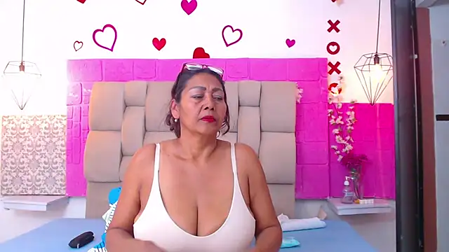 Damary Leon online show from 26, 9, 2025