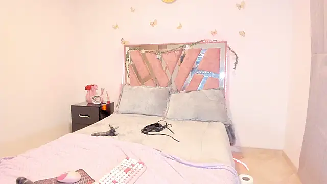 Snapshot of Ella_Lenox chatting on 13, 11, 2025 Ella Lenox online show from 13, 11, 2025