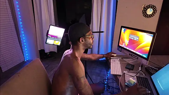 Triggerhappycj100 online show from 22, 3, 2026