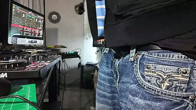 Triggerhappycj100 online show from 28, 4, 2026