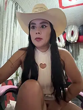 Snapshot of laure_torres chatting on 9, 6, 2026 laure torres online show from 9, 6, 2026