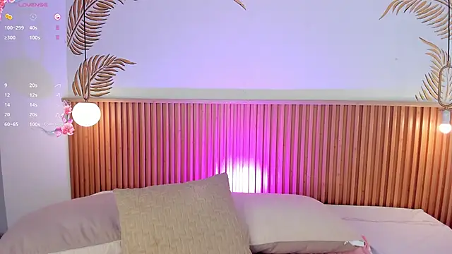 Snapshot of Valleriie_ chatting on 31, 10, 2025 Valleriie online show from 31, 10, 2025