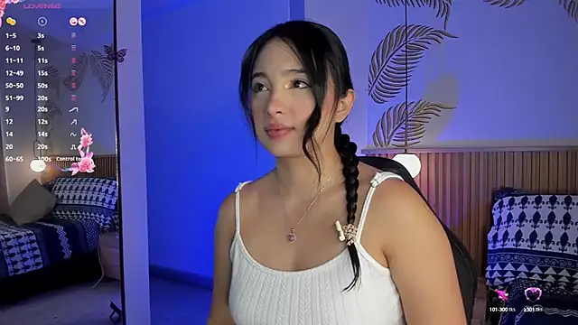 Snapshot of Valleriie_ chatting on 2, 10, 2025 Valleriie online show from 2, 10, 2025