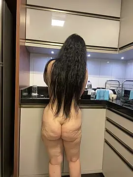 yumi-hot online show from 17, 7, 2026