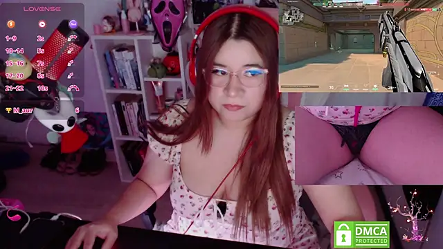 Pink girl0n online show from 3, 12, 2025