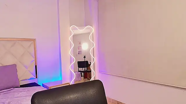 Naomy tay1 online show from 6, 11, 2025