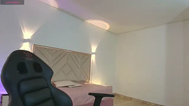 Snapshot of Violet_tay1 chatting on 25, 9, 2025 Violet tay1 online show from 25, 9, 2025