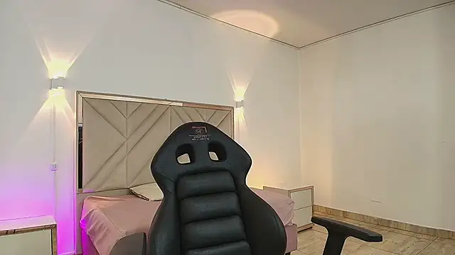 Snapshot of Violet_tay1 chatting on 11, 10, 2025 Violet tay1 online show from 11, 10, 2025