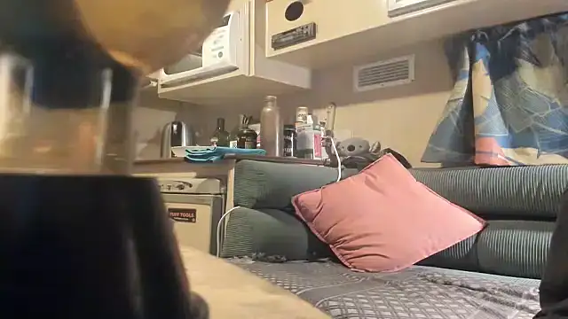 KrystalRoss online show from 8, 11, 2025