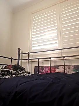 KrystalRoss online show from 21, 10, 2025