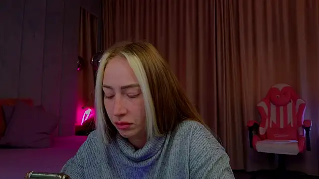 Reina Cummings online show from 8, 10, 2025